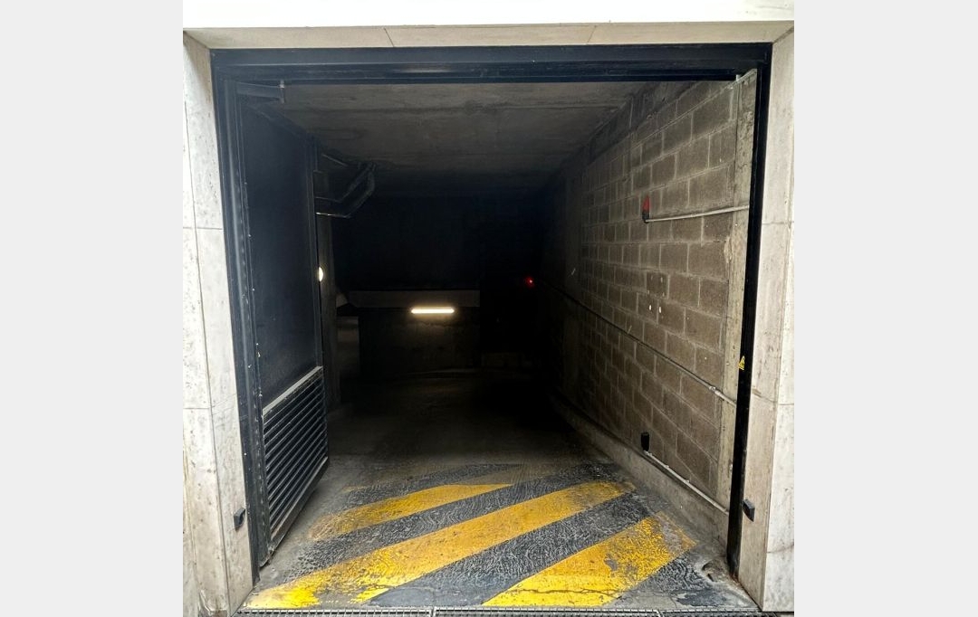 Annonces VINCENNES : Garage / Parking | PARIS (75015) | 12 m2 | 120 &euro; 