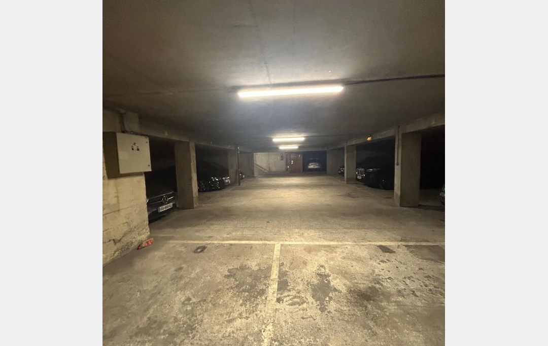 Annonces VINCENNES : Garage / Parking | PARIS (75015) | 12 m2 | 120 &euro; 
